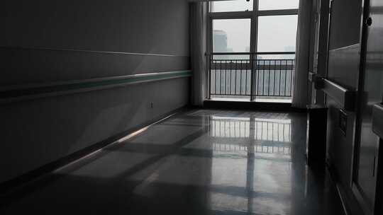 医院走廊内的景象