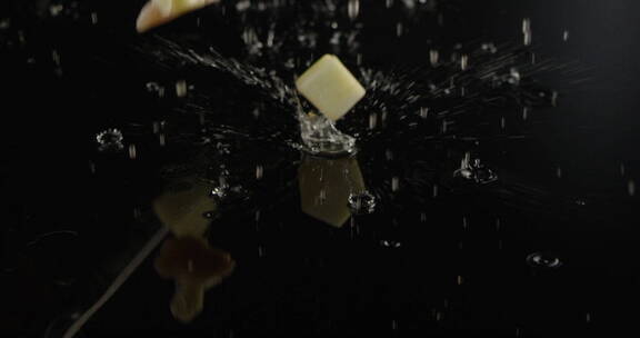 2K高速摄影平视沙拉食材带水掉落
