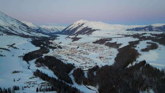 新疆阿勒泰地区禾木村雪景航拍