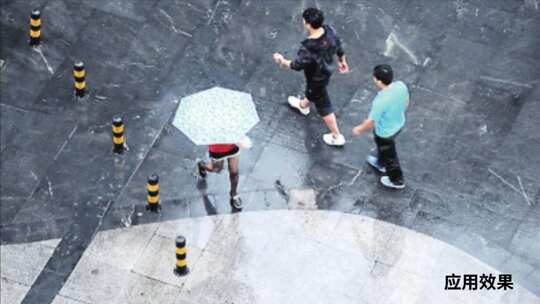 俯视下雨落地面循环透明通道