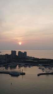 竖版航拍海上日出日落晚霞夕阳山东