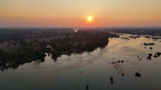 湄公河上的唯美日出