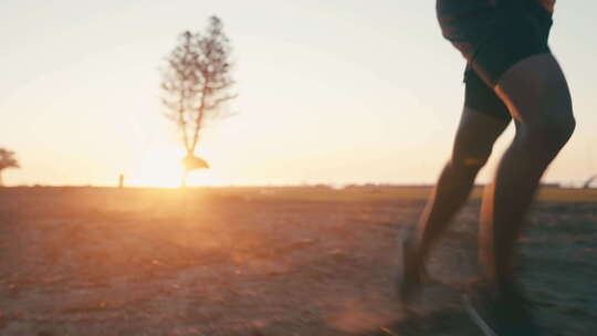 腿，日出和在公园跑步的人，速度，耐力和能