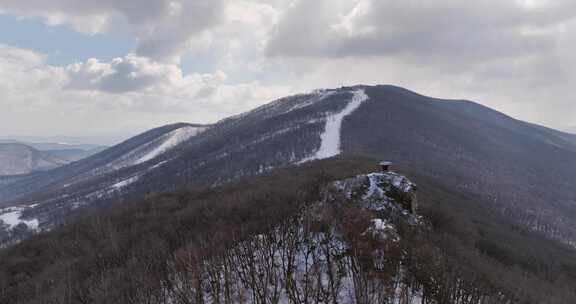 吉林松花湖滑雪场雪道冬季雪山远景俯瞰