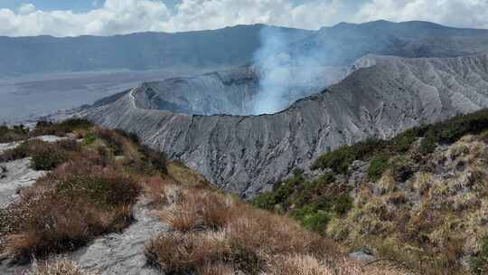 印尼爪哇岛布罗莫火山口航拍自然风光