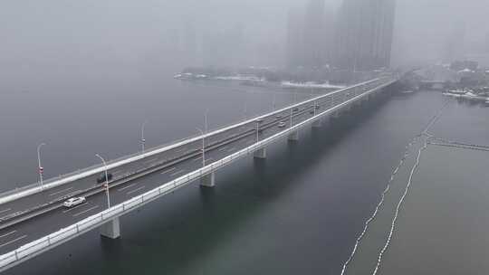 武汉沙湖大桥大雪航拍