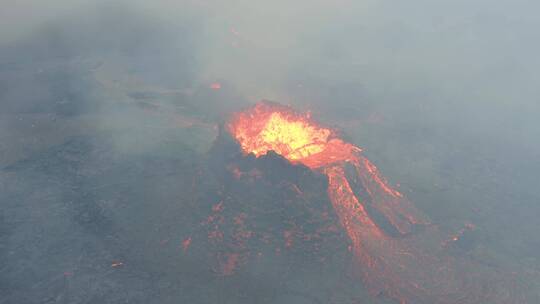 火山爆发火山喷发视频红色高温岩浆高清实拍