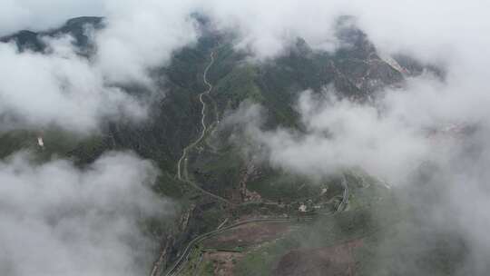 航拍大青山 穿云 草原 大山 高原 草原