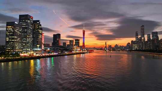 广州珠江边璀璨的城市夜景