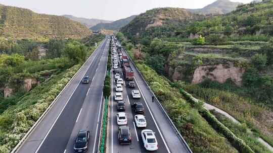 国庆节假日高速公路堵车