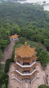 竖版航拍无锡太湖鼋头渚风景区