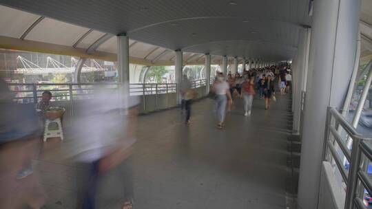 曼谷桥上的通勤者延时视频素材模板下载