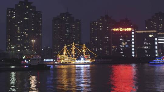 黄浦江夜景邮轮