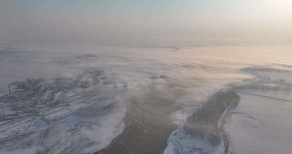 被雪覆盖的村庄航拍全景