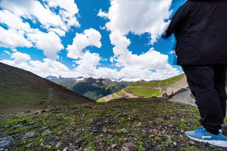 西藏高海拔蓝天白云延时摄影