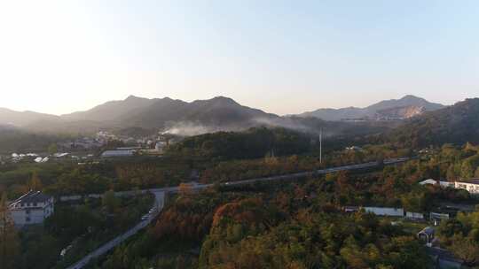 夕阳下的山村和农田