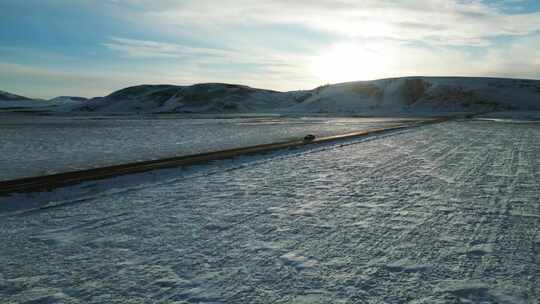 冰雪公路汽车航拍 宝马X6雪地行车航拍