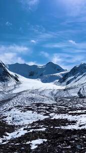 竖屏雪山山脉山峰冬季自然风光