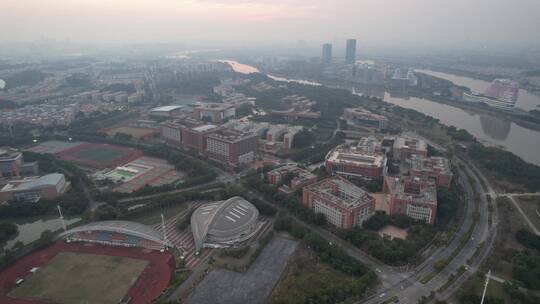 广州大学城中山大学东校区校门教学楼