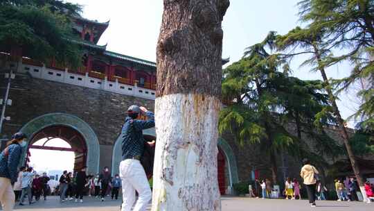 南京玄武区玄武门玄武湖景区游客人流风景视