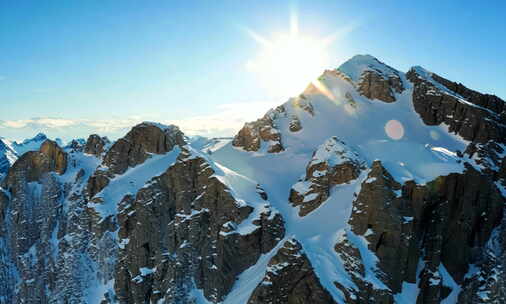 日照金山 雪山之巅 雪山 云海 山峰延时