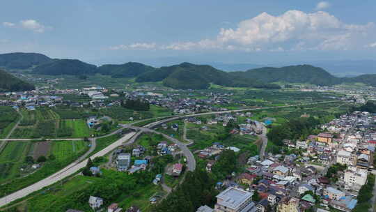 日本长野农村住宅和种植园的鸟瞰图