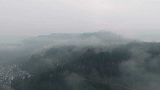 航拍山村小镇清晨