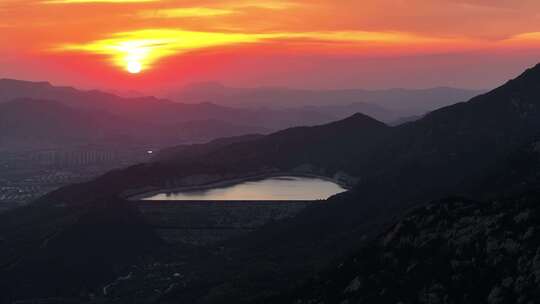 晚霞夕照泰山抽水蓄能水库