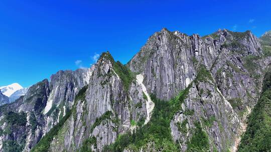 航拍四川甘孜磨西镇燕子沟高山峡谷风光