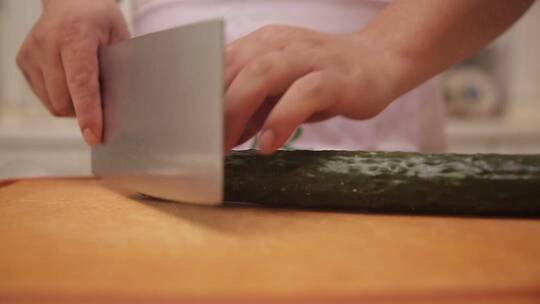 厨师刀工切黄瓜丝视频素材模板下载