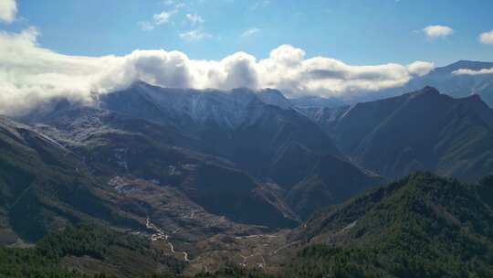 阴晴不定的高原雪山航拍延迟