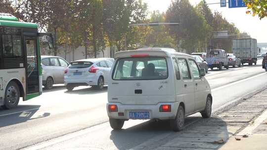 汽车 轿车 马路 道路 车流 交通