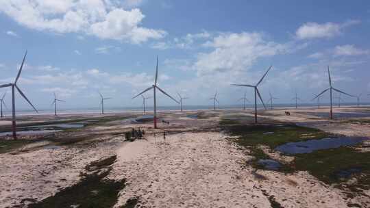 巴西标志性的雨水湖和沙丘。Lencois Maranhens巴西。