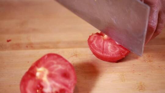 大厨切番茄