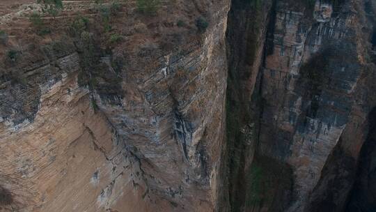 峡谷视频云南楚雄己衣大裂谷俯拍深沟