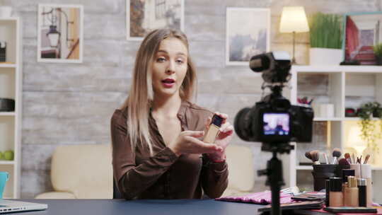 美丽的美丽Vlogger拍摄化妆教程产品