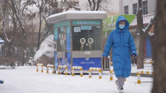 寒冷的下雪天