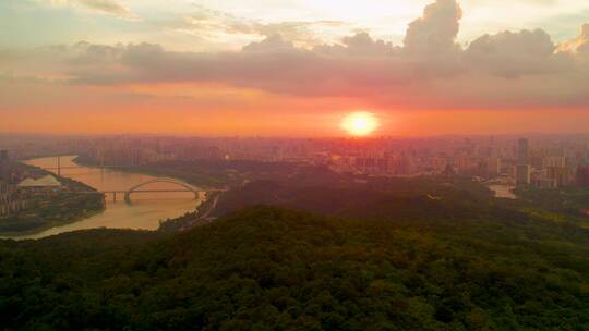 夕阳航拍南宁大桥青秀山邕江五象落日