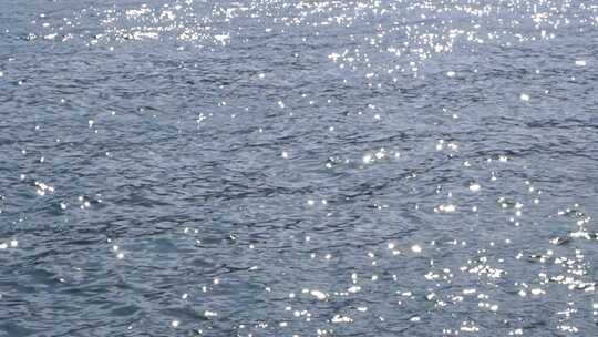 阳光照射下波光粼粼的水面唯美海面清新意境视频素材模板下载