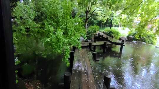 雨中的小桥流水