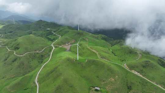 航拍湖南风力发电南山牧场