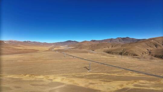 西藏高原蓝天雪山道路航拍