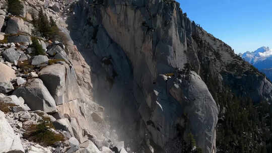 山体落石山体垮塌山体滑坡