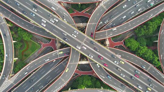 航拍城市立交桥上海快速路行驶中的汽车视频