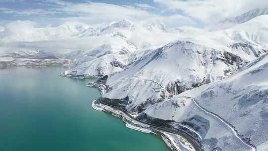 雪山环绕的碧绿湖泊风景|新疆克州白沙湖