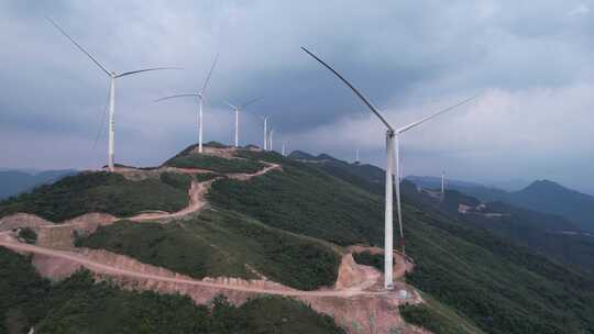 广西桂林兴安县山上的风力发电场