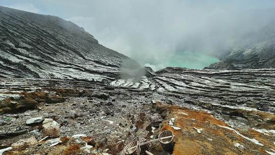 火山延时的火山口和硫磺池