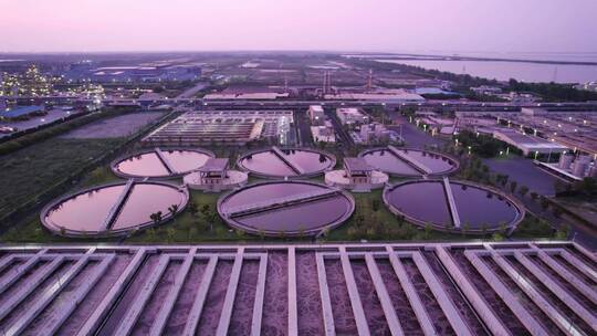 城市污水处理厂傍晚航拍视频素材模板下载