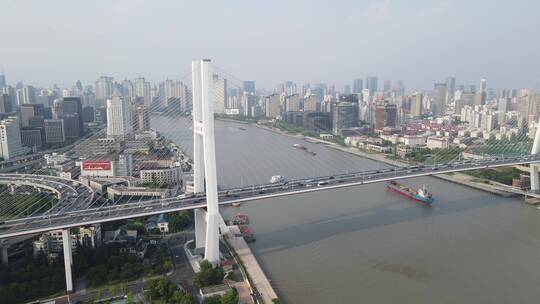 上海南浦大桥车流黄浦江全景特写4K航拍视频素材模板下载