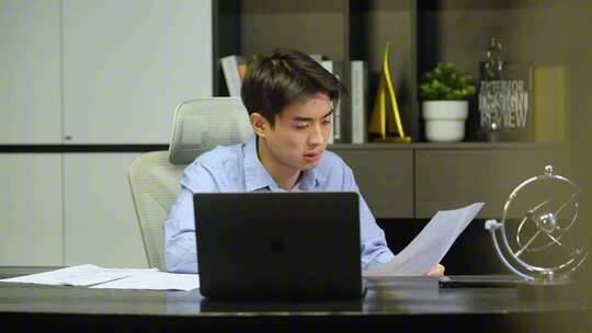 上班族加班工作繁忙熬夜奋斗加班